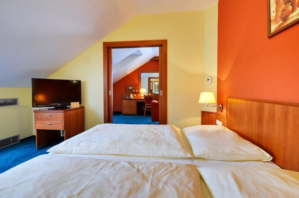 Hotel Filipinum Jablonne nad Orlici Phòng bức ảnh
